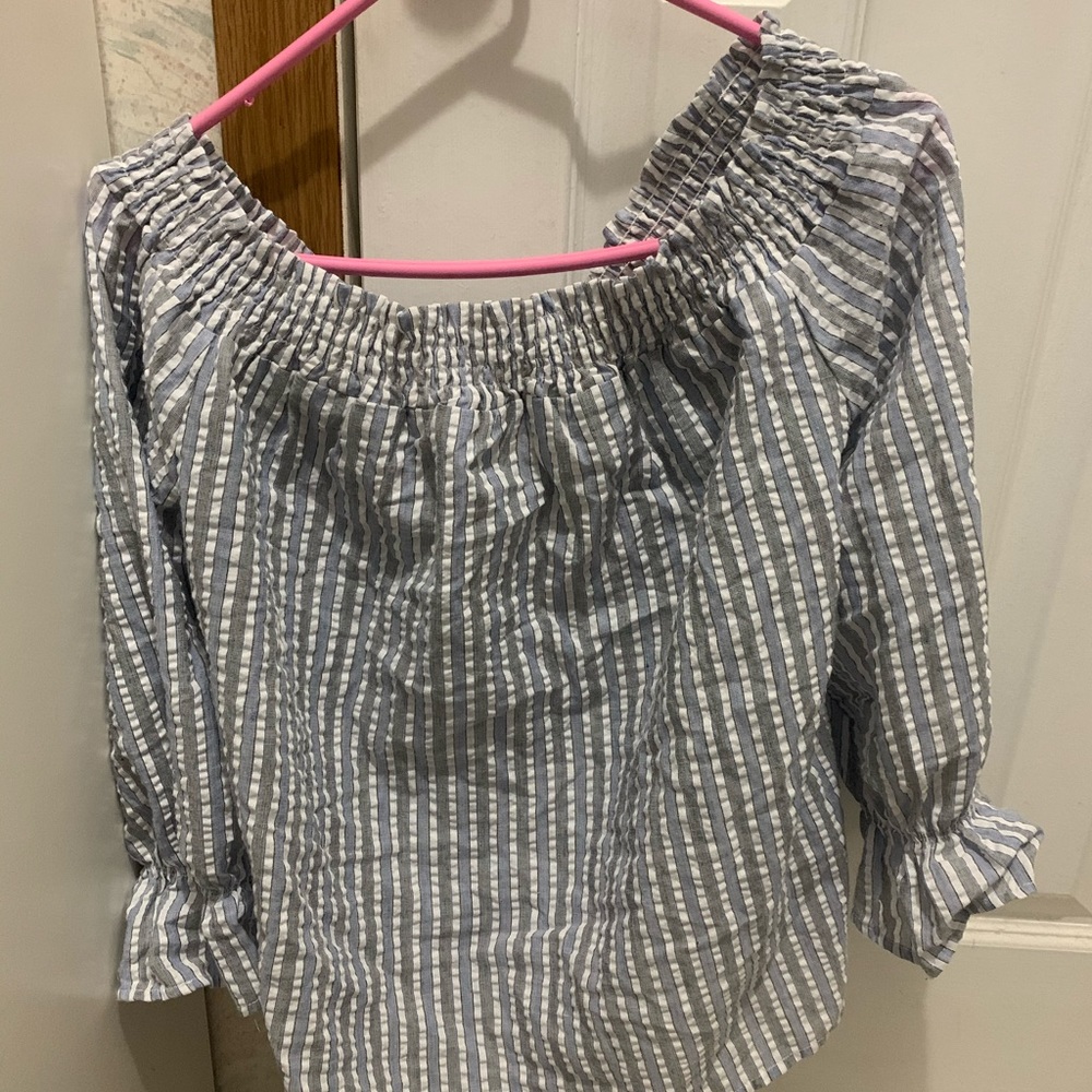 Off the shoulder Listicle top 🙂